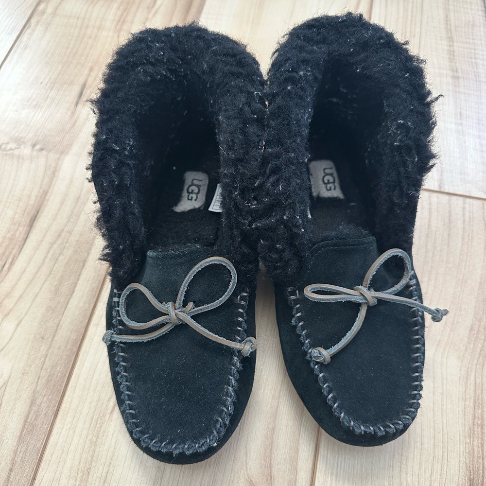 UGG Women’s Alena Slipper